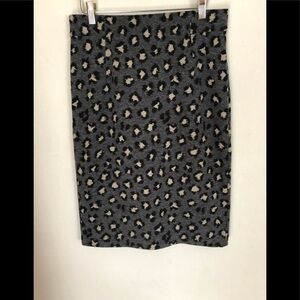 Loft Gray Black Animal Print Pencil Skirt Sz. M Exposed Zipper Cozy Pull On